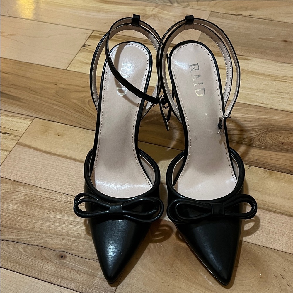 RAID Black Women's Heels with Bow Accent